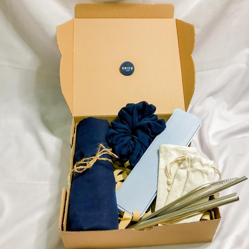 

HAMPERS LEBARAN / GIFT BOX LEBARAN / HAMPERS HIJAB / BIRTHDAY / GRADUATION / ANNIVERSARY