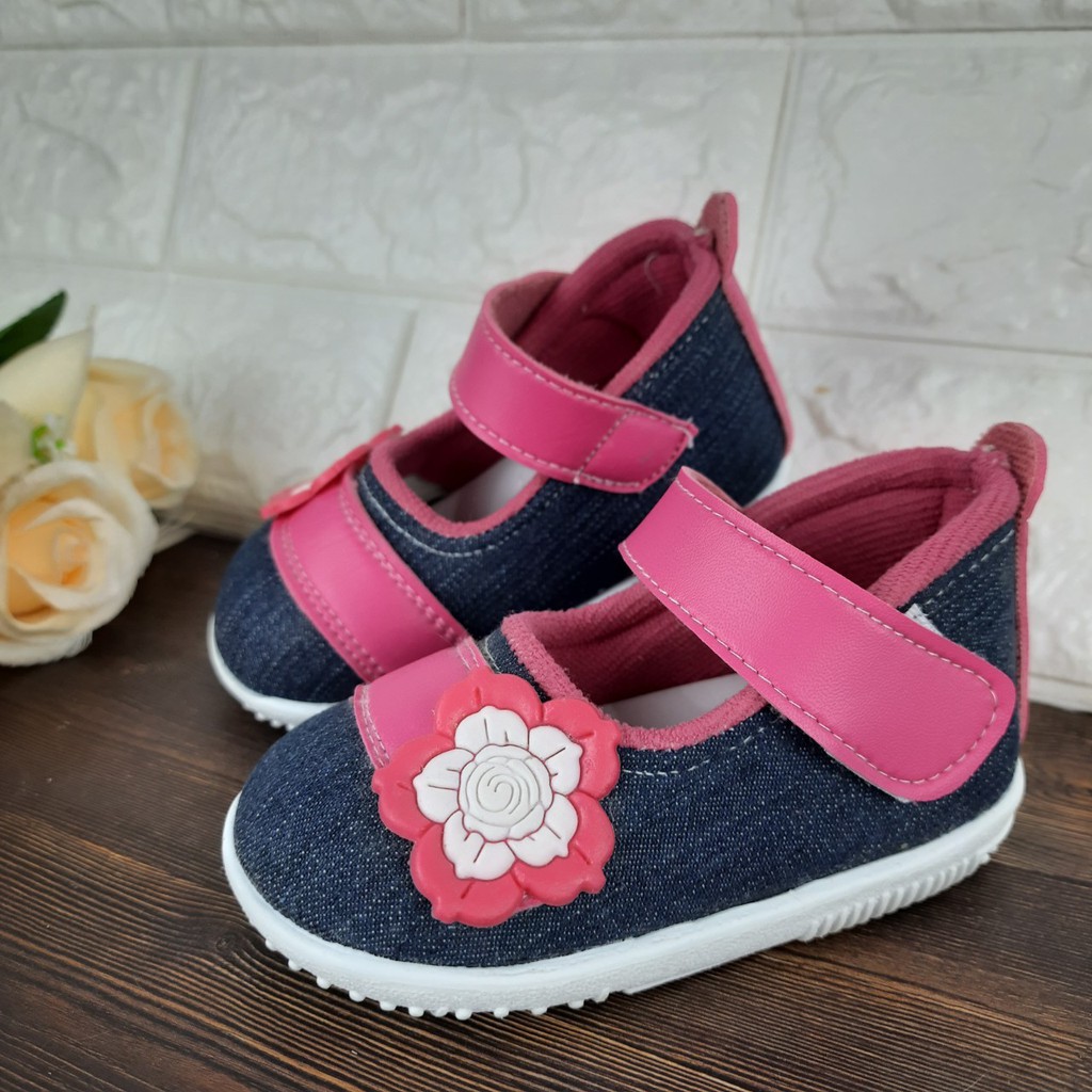 [TAMAN SEPATUKU] SEPATU TRENDY MURAH ANAK PEREMPUAN 1-2.5 TAHUN BUNGA PINGGIR BUNYI  CIT-CIT FAX21