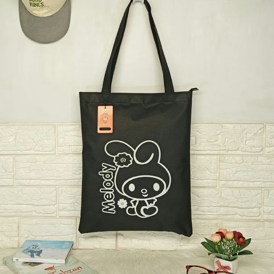 Tote bag custom sablon dan Totebag custom warna murah buat seminar, ulang tahun,souvenir pernikahan