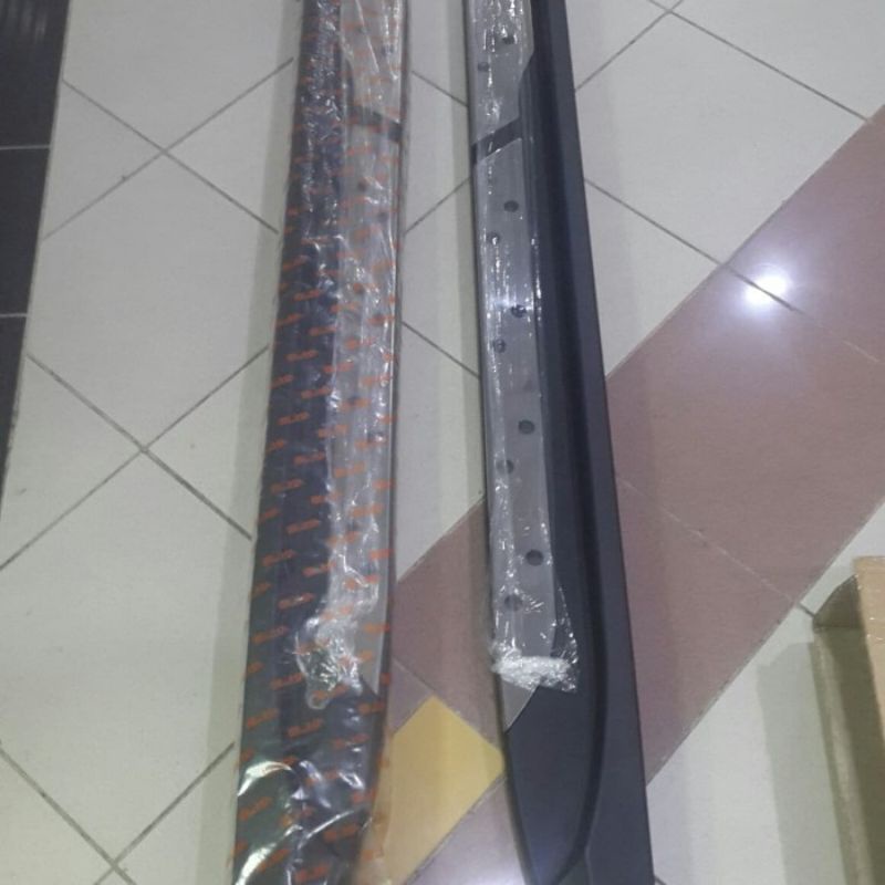 footstep samping mobil toyota inova model reborn tipe g bintik elegant