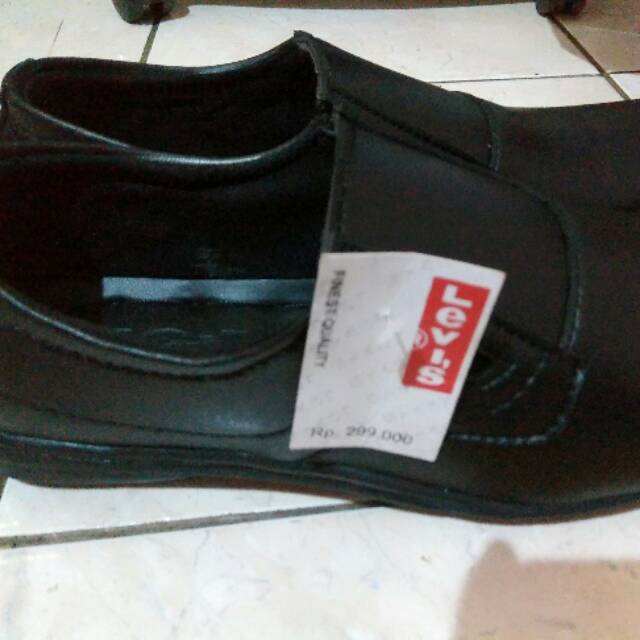 Sepatu levis