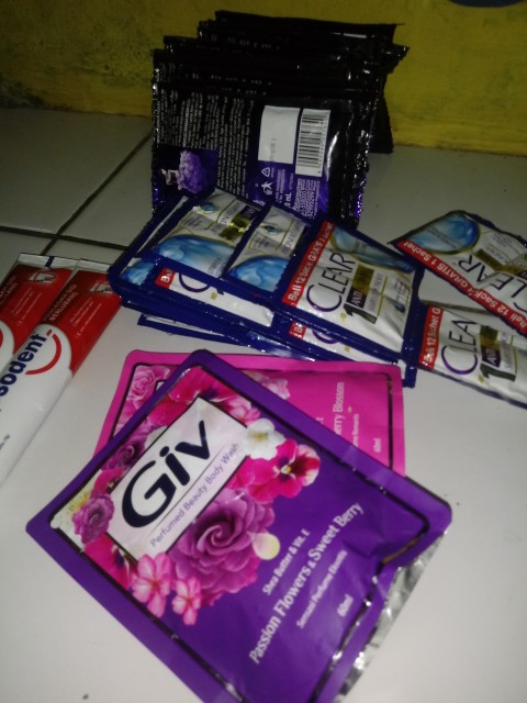 Molto Pewangi Pakaian Sachet Banderol 1000 20 Ml - 6 Pcs