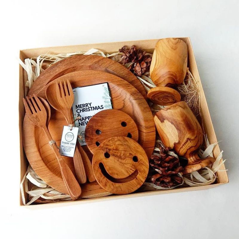 

HAMPERS NATAL CHRISTMAS GIFT KADO HADIAH PERNIKAHAN ULANG TAHUN WISUDA SOUVENIR WEDDING GIFT BOX