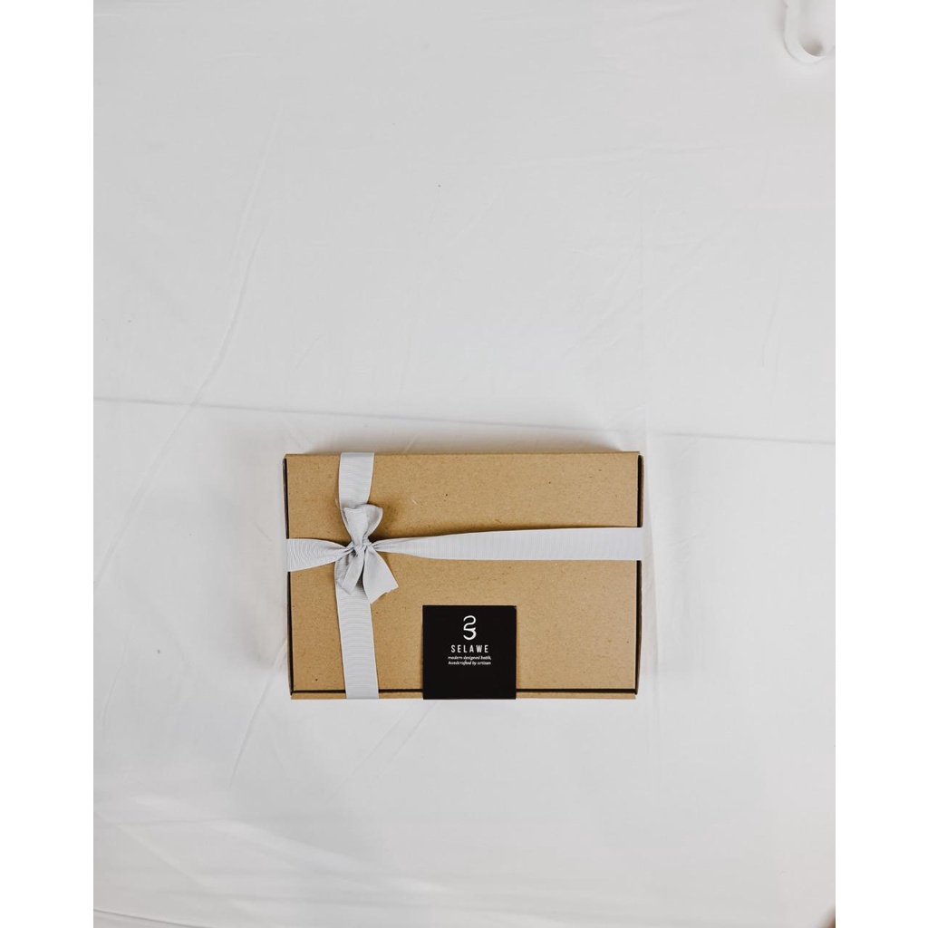 

Gift Box Kotak Kado Selawe
