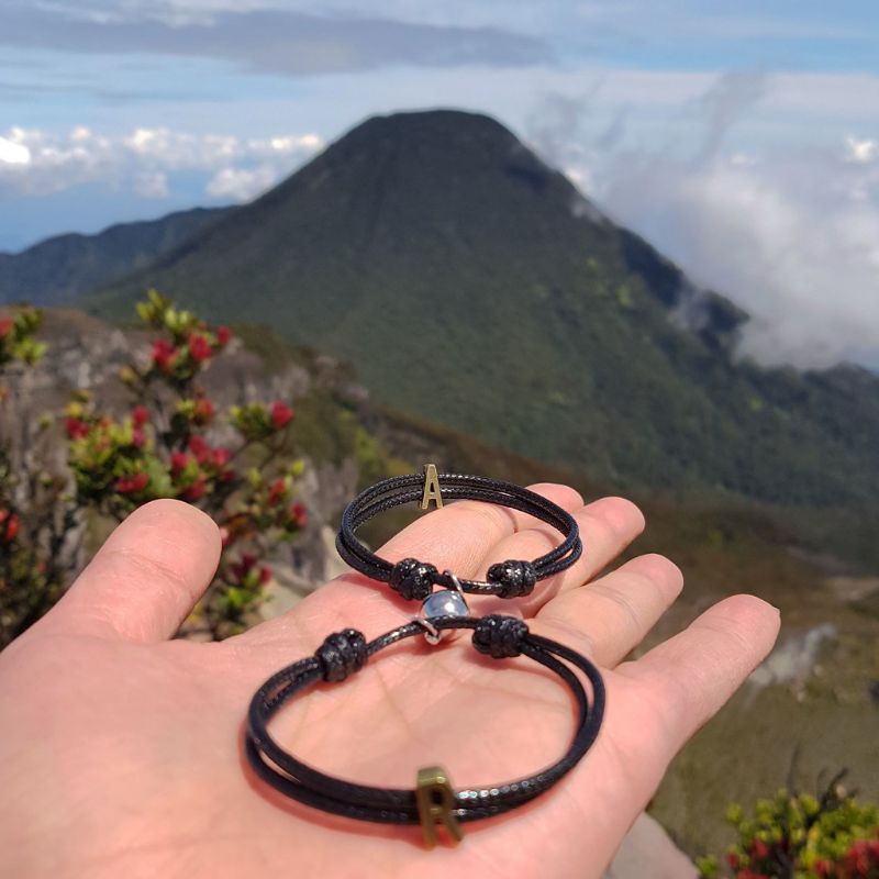 Gelang Magnet Couple Inisial Huruf Logam Costum Pria Wanita {2cps} Gelang Inisial + Magnet