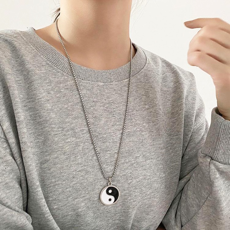 Kalung Rantai Liontin Yin Yang Gosip Taiji Bahan Stainless Steel Alloy Warna Hitam Putih Untuk Pria