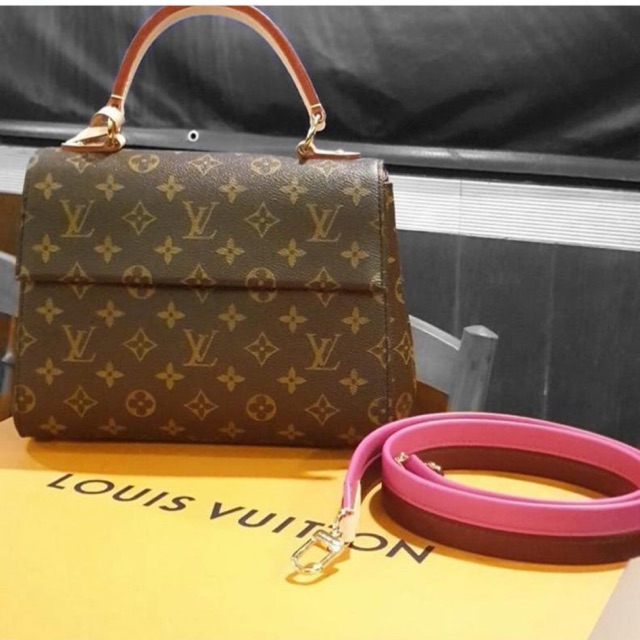 BNIB LV Clunny bb strap pink