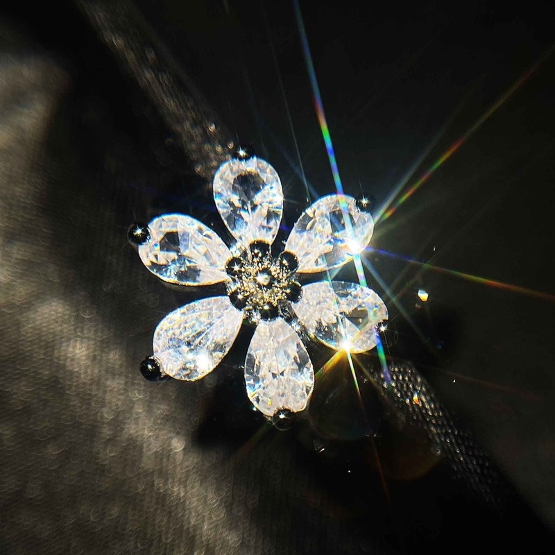 Fashion Personalized Flower Shape Diamond-Studded Ring