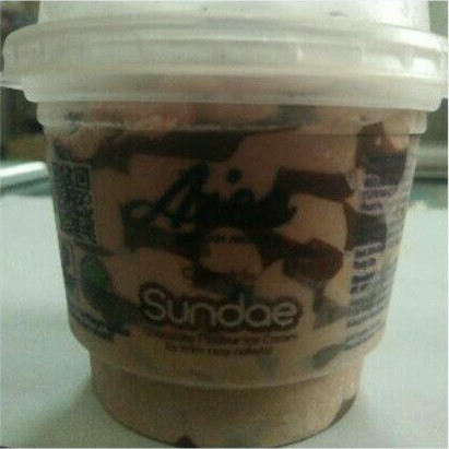 

Sundae Cup Es Krim Aice (Rasa coklat dan stroberi/Strawberry)