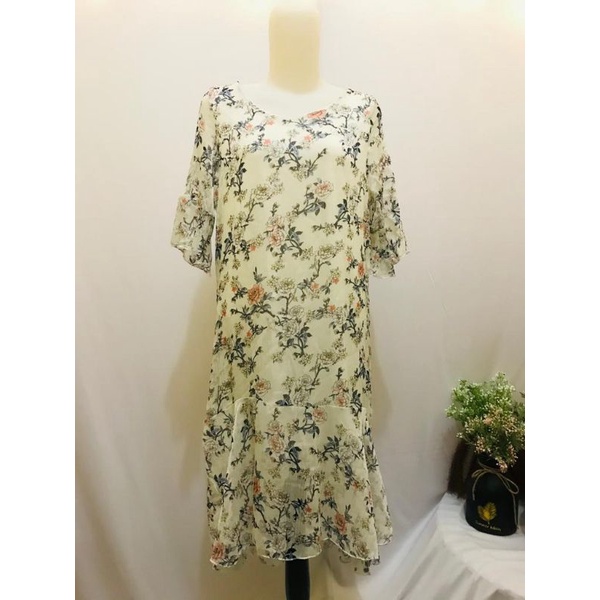 dress motif bunga - bunga.