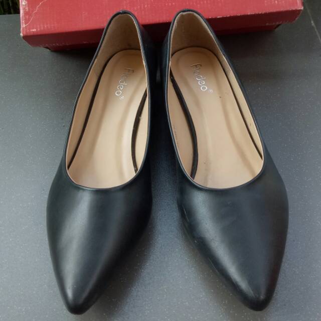Preloved Sepatu Kerja Wanita Fladeo uk 37