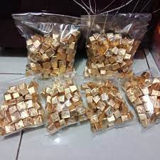 

coklat silverqueen piramid berat 1kg coklelat delfi mix milk isi kacang mede