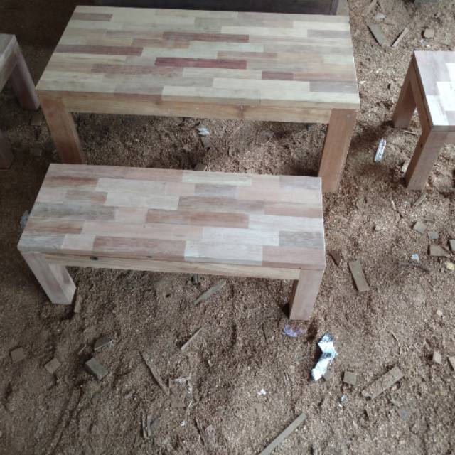 Meja kursi mini cocok buat cafe , kayu Kalimantan bekas