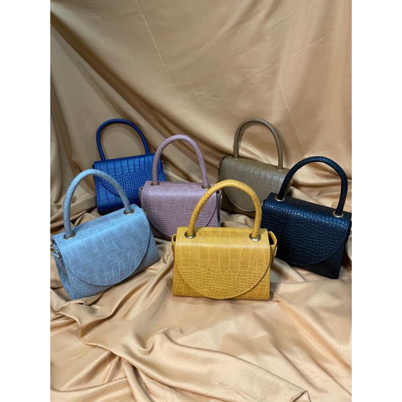 Dinda Bag/ tas selempang/ tas wanita kekinian/ tas wanita murah/ tas fashion kekinian/ tas kekinian