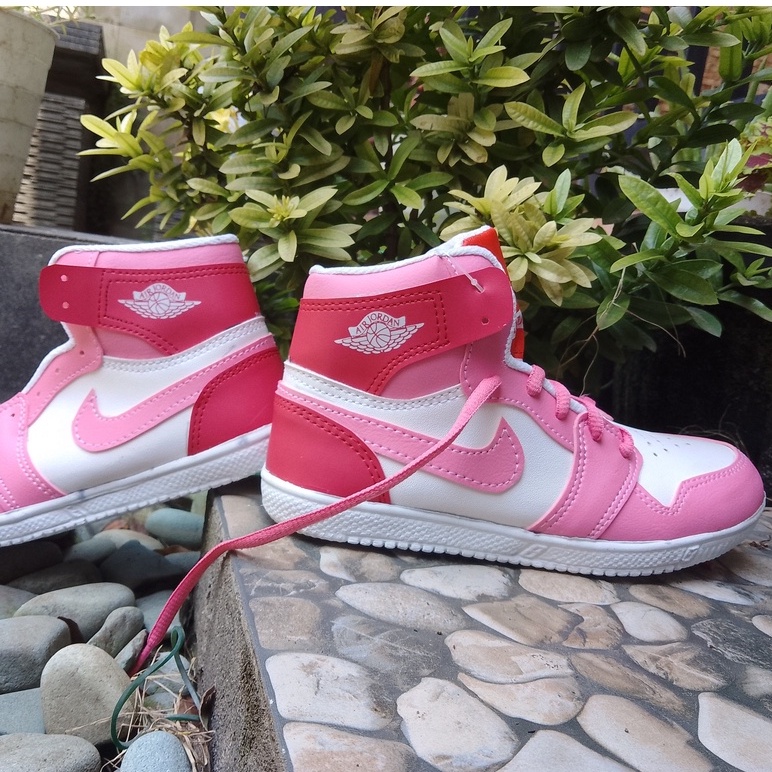 SEPATU BOOT CEWEK / SEPATU BOOT PINK SD / SEPATU PINK ANAK SD