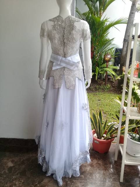 Kebaya manten putih