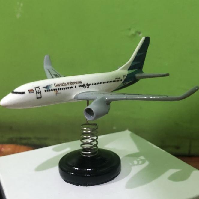 Miniatur Pesawat Per Garuda Indonesia B737
