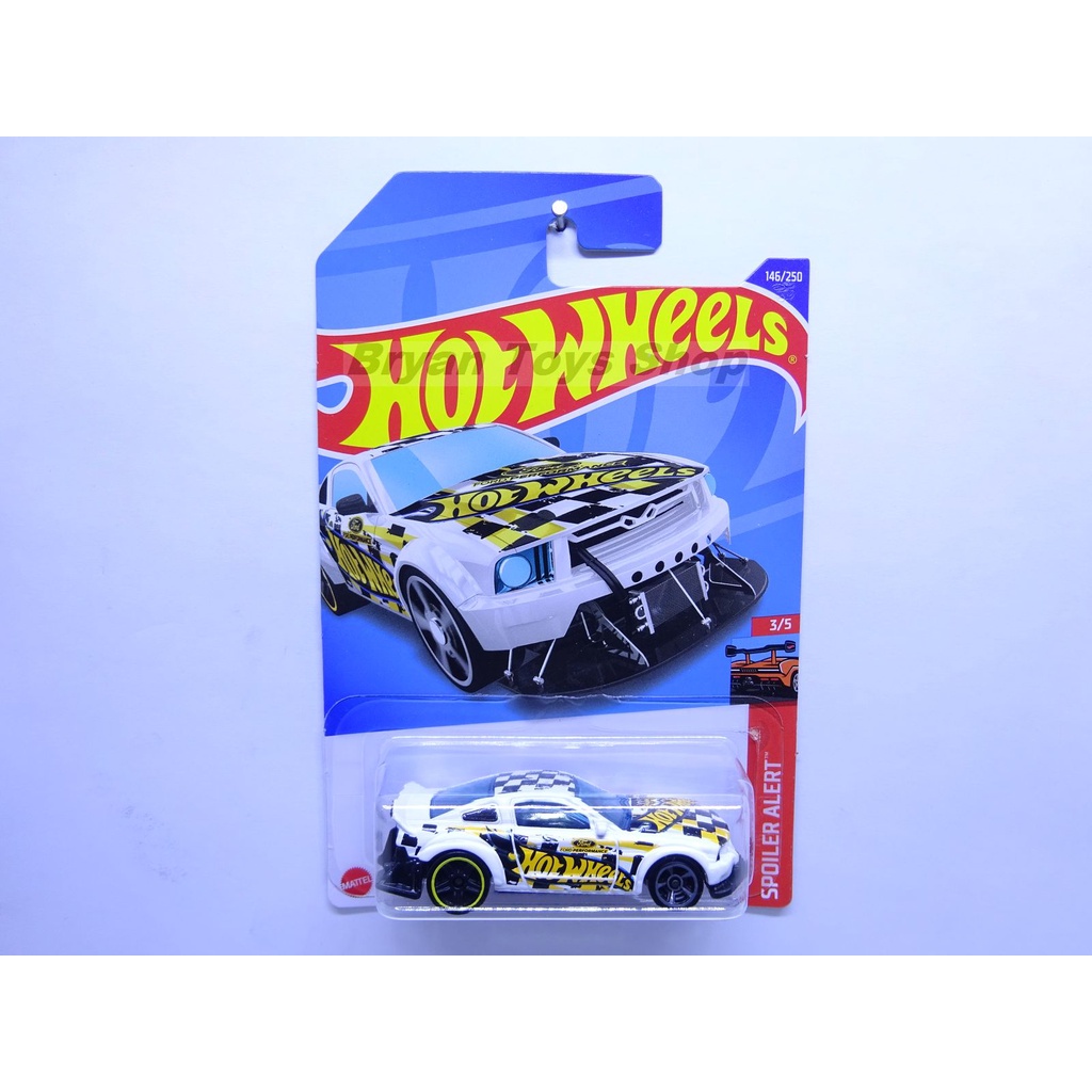 Hot Wheels 2005 Ford Mustang Putih