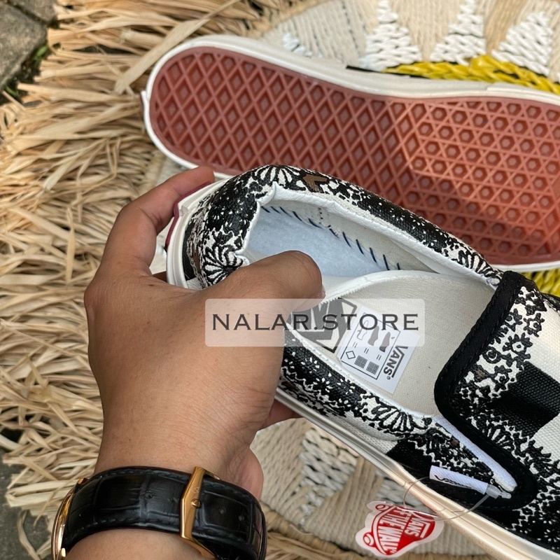 VANS SLIP ON PATCHWORK FLORAL “MULTI/MARSMELLOW” SEPATU SLIP ON TERBARU PRIA WANITA