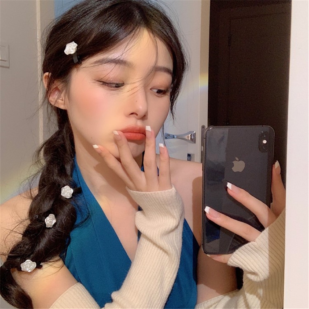5pcs / SET Jepit Rambut Poni Samping Bentuk Bunga Bebek Warna Putih Gaya Perancis Untuk Wanita