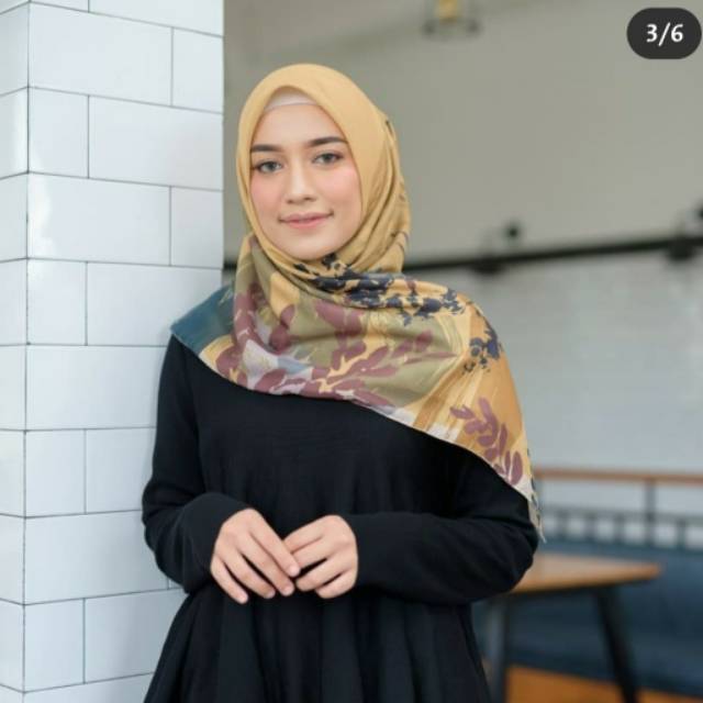 Preloved louisaluna scarf vgc