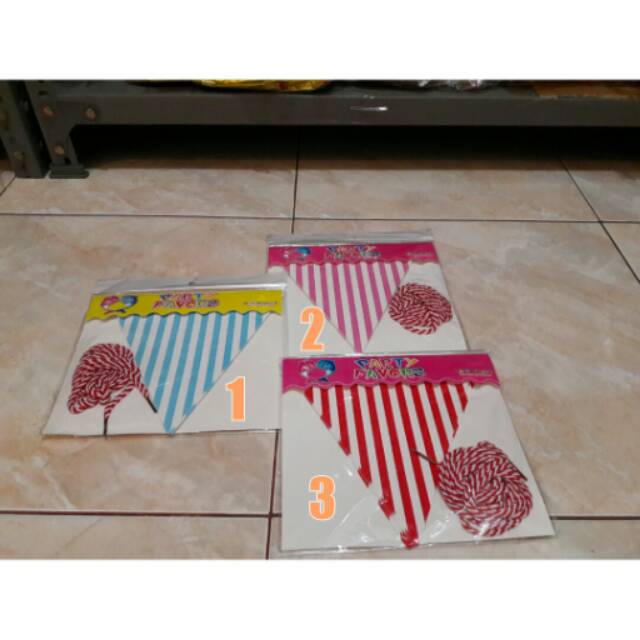 FLAG BANNER SEGITIGA MOTIF GARIS