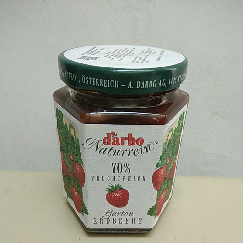

D'ARBO DARBO 70% Strawberry Preserve Jam 200g
