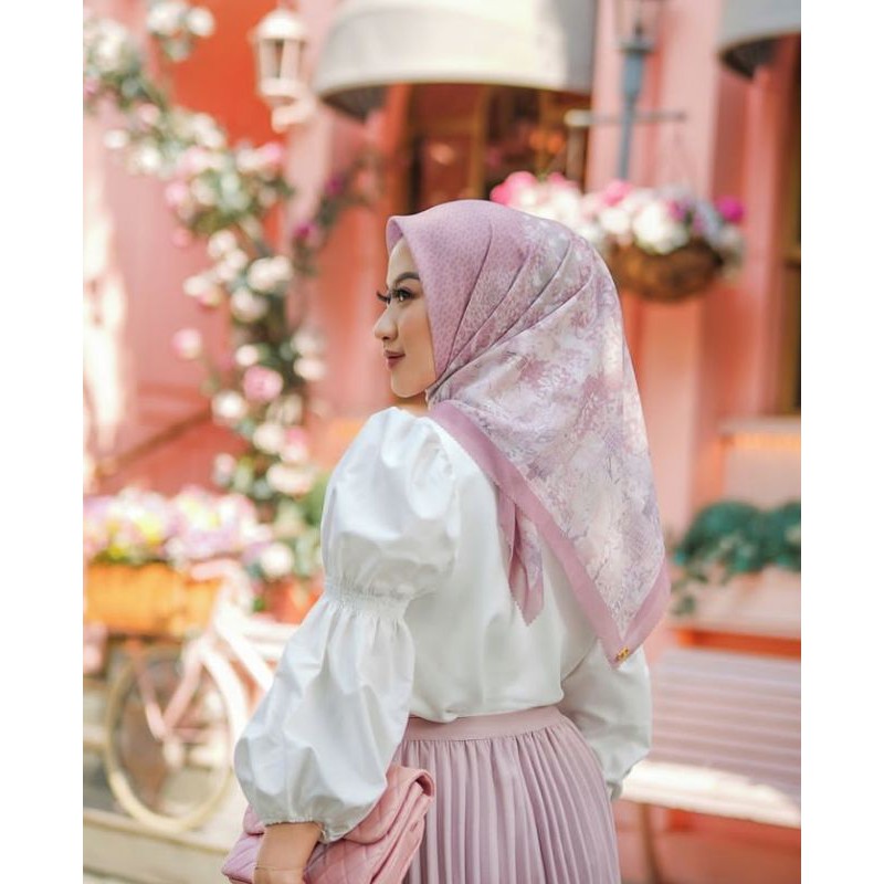 Buttonscarves New York Collector