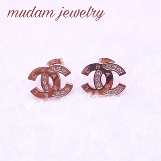 Anting Titanium  Chanel Dengan Diamond Imitasi Warna  Rose 