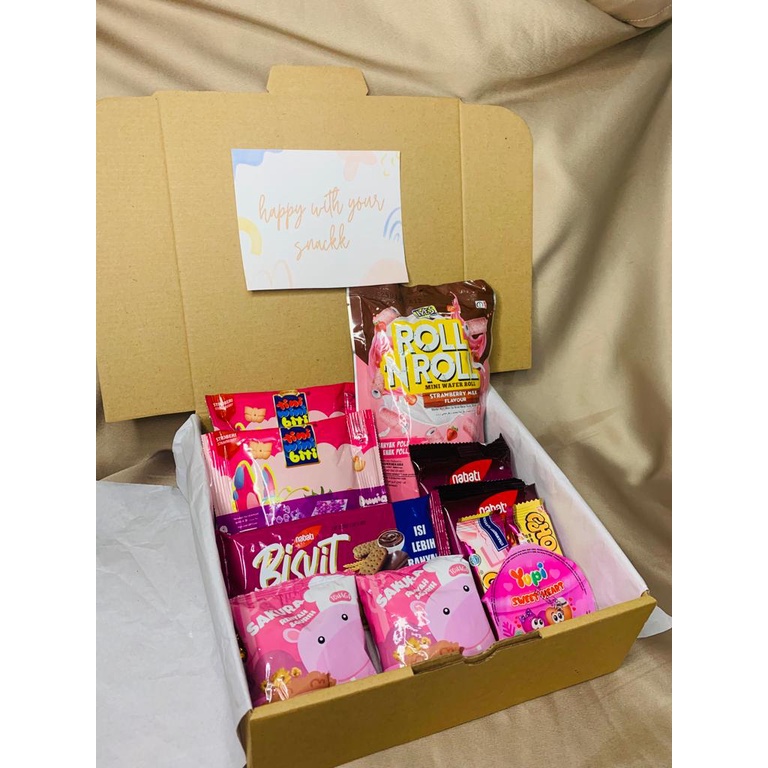 HAMPERS  snack box  pink gift box hadiah ulang tahun wisuda graduation / hadiah cewe / makanan enak / hadiah unik makanan