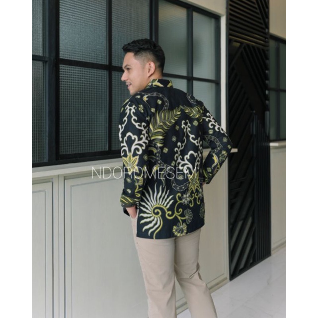 Batik Premium Terbaru Batik Warna Hatam eksklusif krisna prabumukti Bahan katun Lapis furing