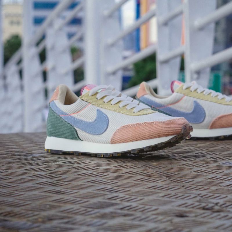 SEPATU NIKE DAYBREAK CORDUROY