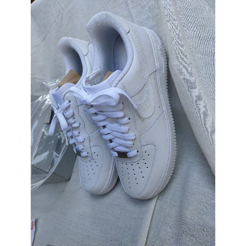 sepatu Nike Air Force 1 sneakers triple white original size 42,5 new preloved bekas second