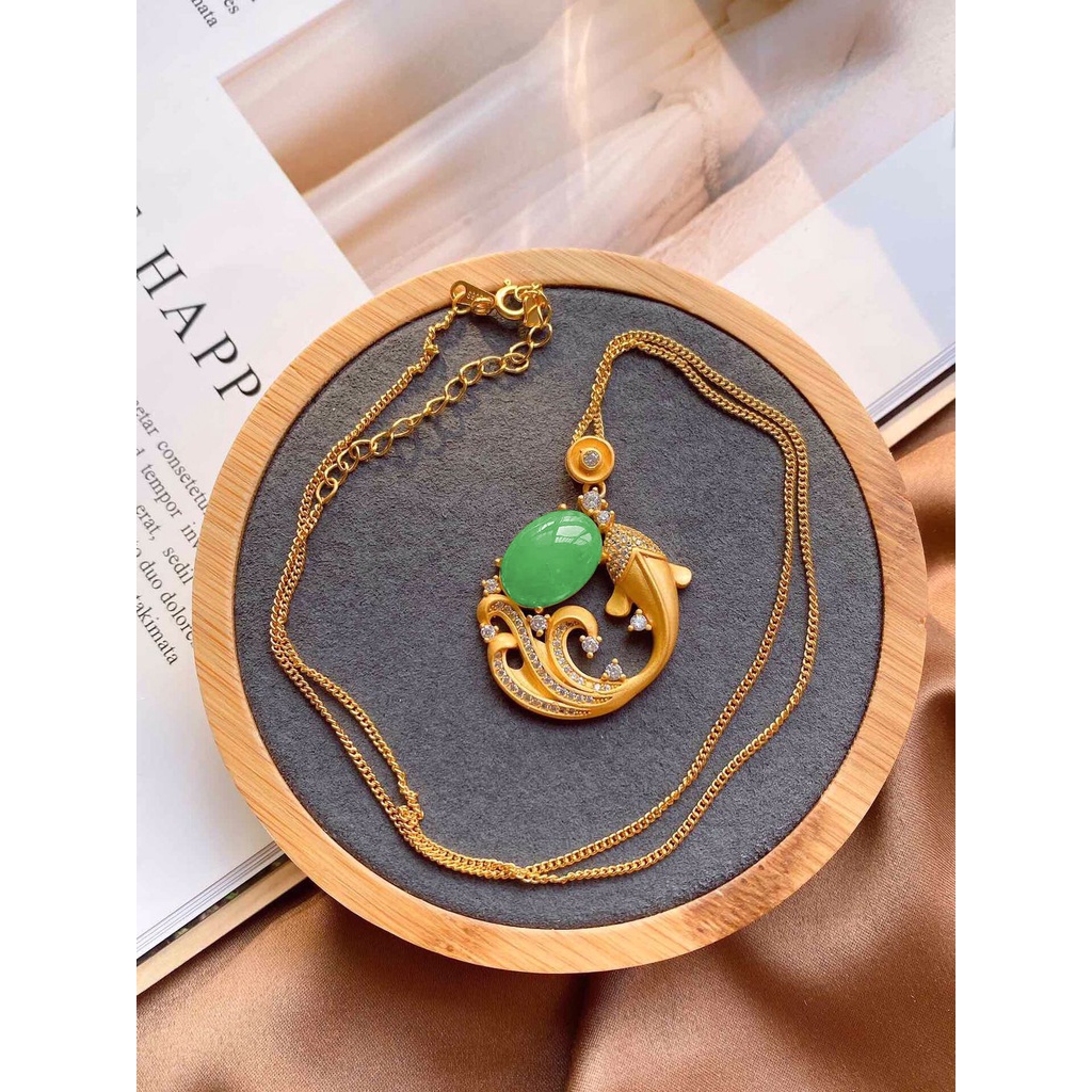 Goldkingdom Perhiasan Fashion 24K Bangkok Aksesoris Ready Stock Berlapis Emas Asli Kadar 375 Kepribadian Antik Dan Giok Tian Penuh Bor Ikan Gurame Minimalis Liontin Wanita