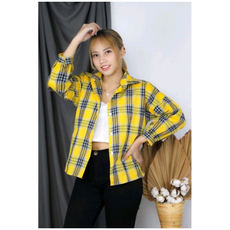 KEMEJA OVERSIZE WANITA  KEMEJA OSLIN CASUAL BLOUSE KOTAK KOTAK FLANEL WANITA BAHAN KATUN PREMIUM LENGAN PANJANG FULL KANCING KEKINIAN TERBARU KOREA KOREAN STYLE WANITA CEWEK TARTAN TWO TONE CROP TOP THRIFT  KEMEJA GUILEN LENGAN BALON SIZE L LD 90 Cm-Anggita kuning