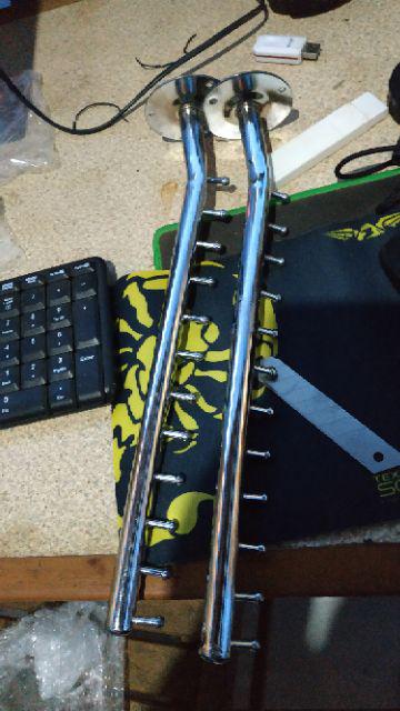 Hanger Dinding Suling 12 Mata