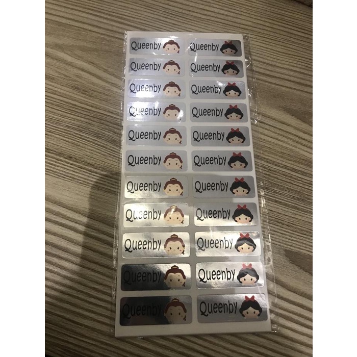

Delia | Stiker Label Nama Metalik Silver Waterproof