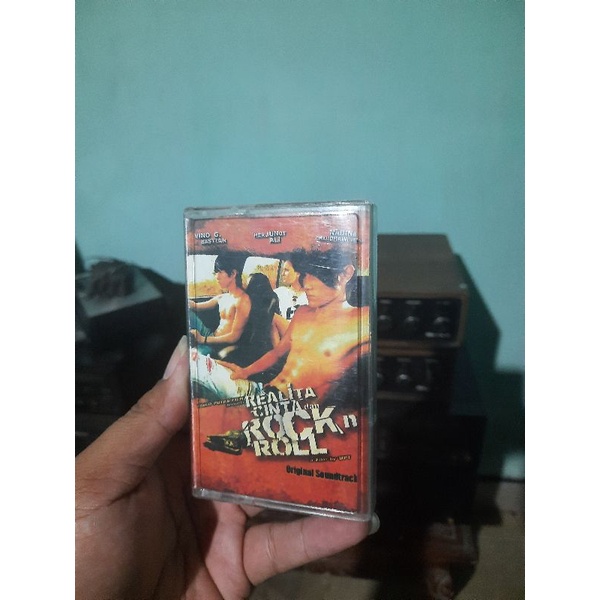 Kaset Pita Realita Cinta dan Rock N Roll