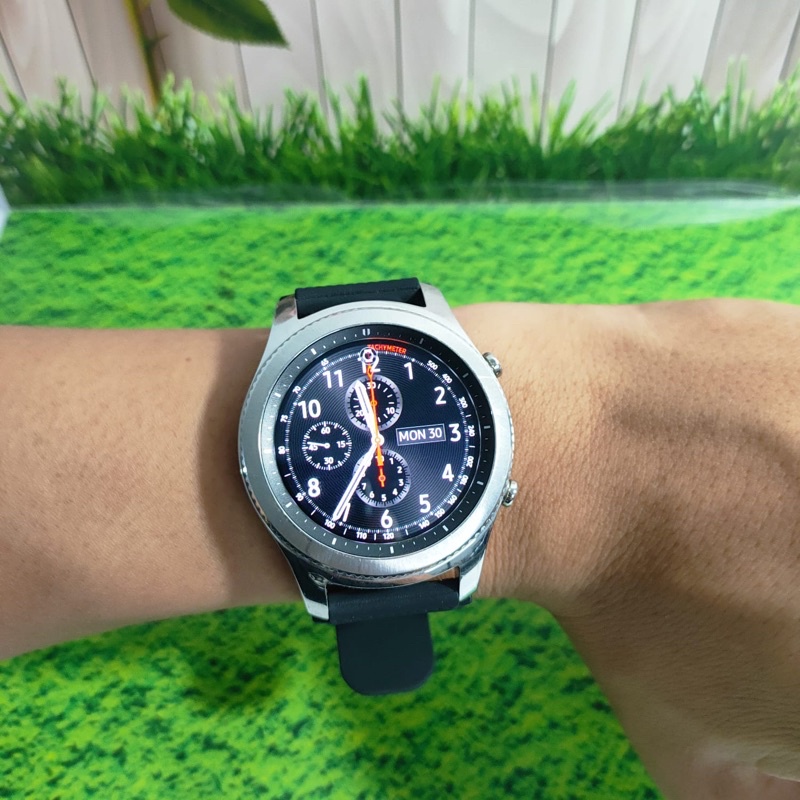 Samsung Gear S3 classic smartwatch Android hear blood oxi