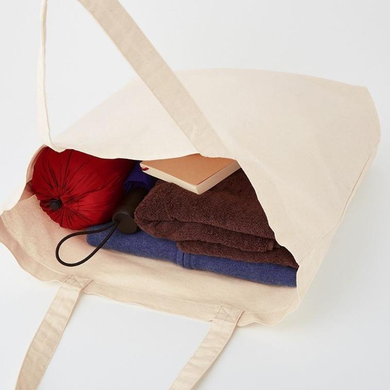 TOTEBAG UNIQLO ECO FRIENDLY SIZE M - L ORIGINAL  –WAT.10Jn22ᴺ