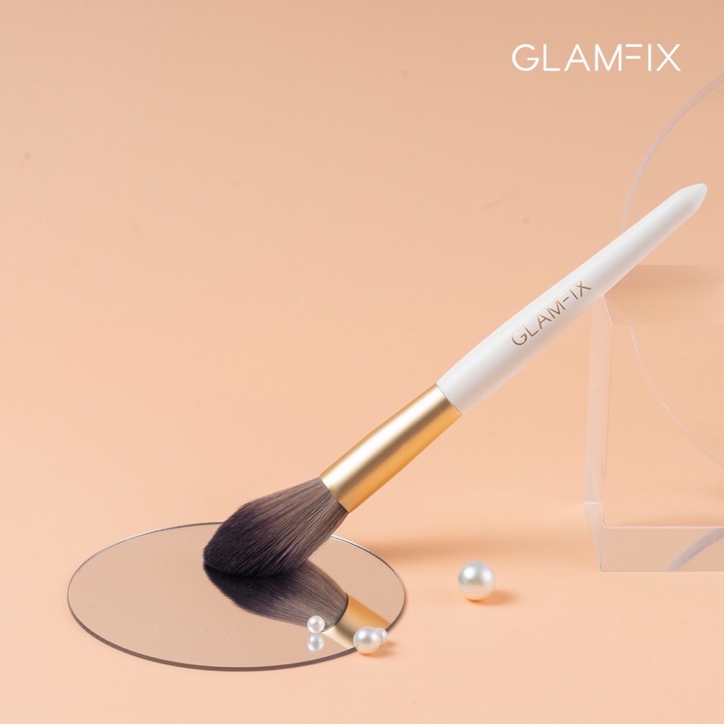 GLAMFIX Delicate Powder/Blush Brush Make Up 1 Pcs Kuas Make Up | GLAM FIX Alat Kecantikan Makeup YOU / Glamfix Delicate Powder Brush ( YOU MAKEUPS OFFICIAL STORE )