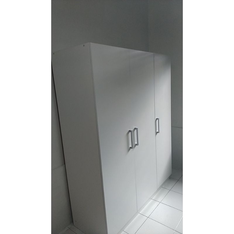 lemari 3 pintu