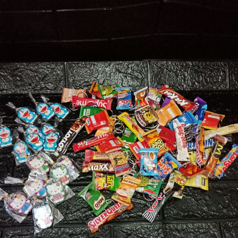 TOKOJUJUR GANTUNGAN KUNCI UNIK BENTUK CEMILAN SNACK HELLO KITTY DORAEMON-2