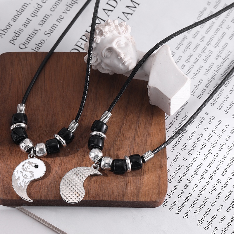 2pcs / set Gelang Kalung Liontin Yin Yang Bahan Alloy Warna Hitam Putih Gaya Retro Untuk Unisex