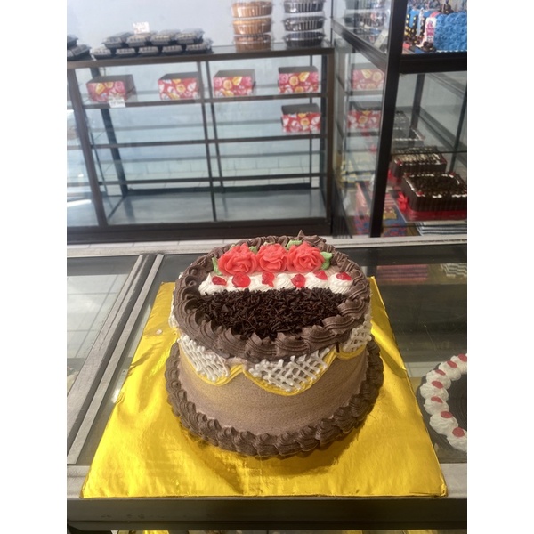 

KUE TART LAPIS SURABAYA UKURAN 18 CM MODEL 1