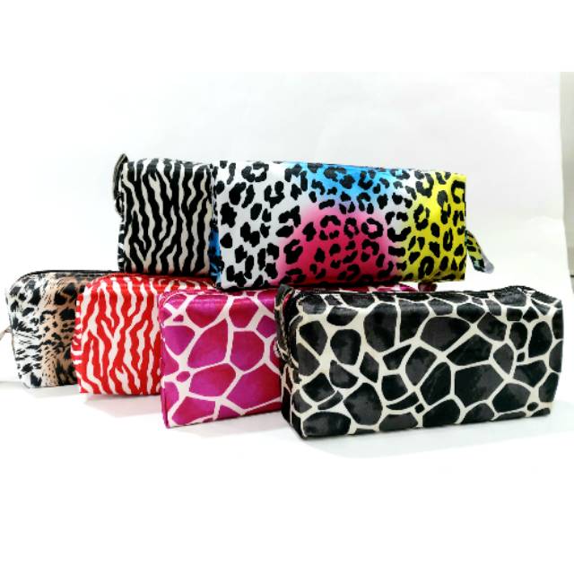 

KOTAK PENSIL KAIN MACAN 575