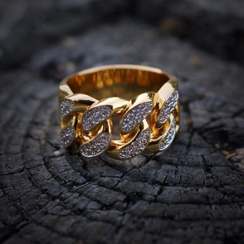 Cincin Fashion Emas Stainless Steel Dengan Perhiasan Zirkonia Hadiah Pesta Pernikahan Untuk Pria Dan Wanita