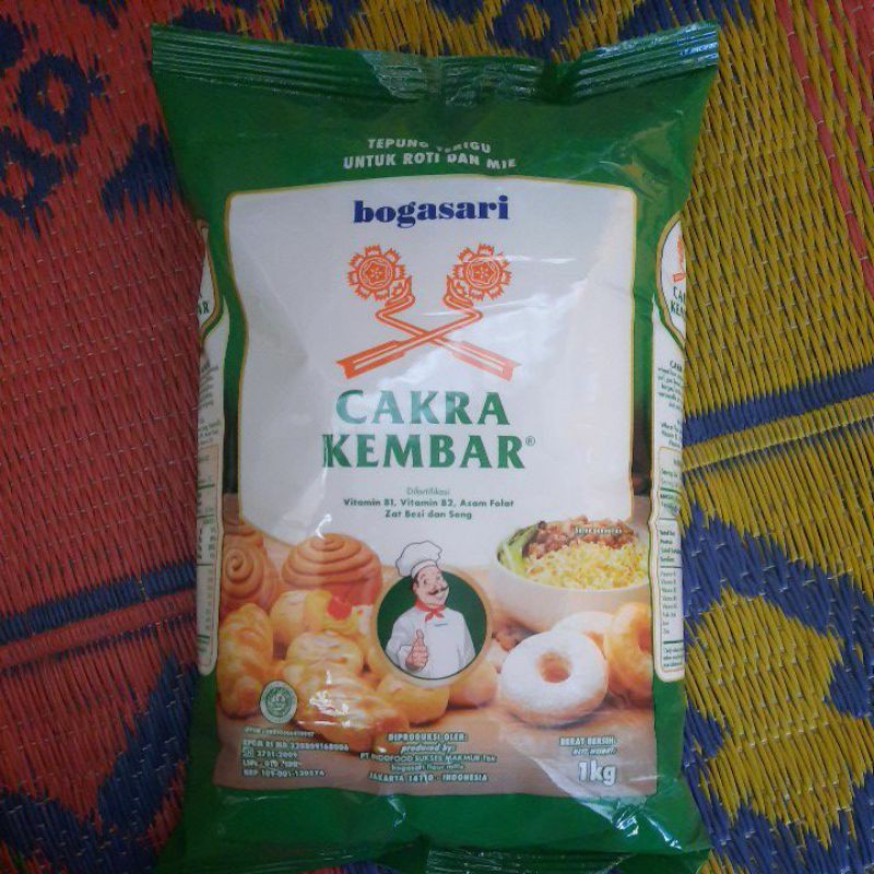 

Tepung terigu Cakra Kembar 1kg