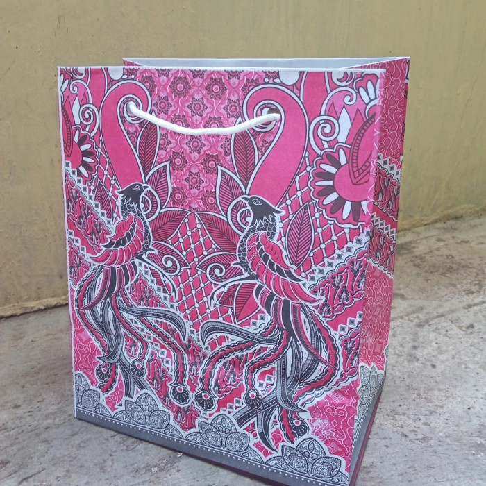 

TERLARIS paper bag motif ukuran 18*12*22
