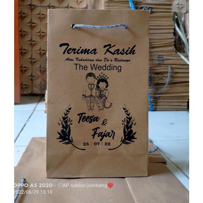 

Paperbag free sablon ukuran wafer+teh botol|Paperbag putih|Paperbag coklat uk 15×8×25